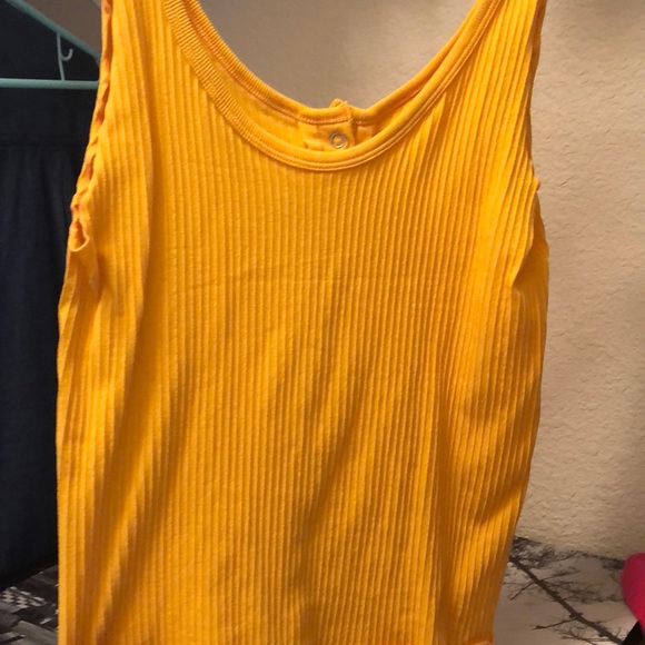 Yellow tank - Picture 2 of 2